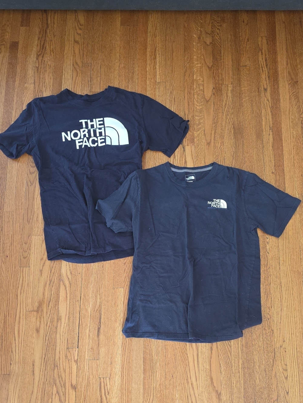 The North Face Mens Short Sleeve Tee in Navy with White & Tee In Black Size L
